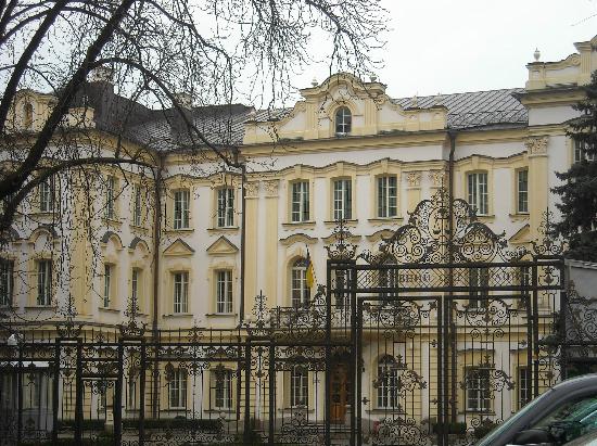 klovskiy-palace.jpg